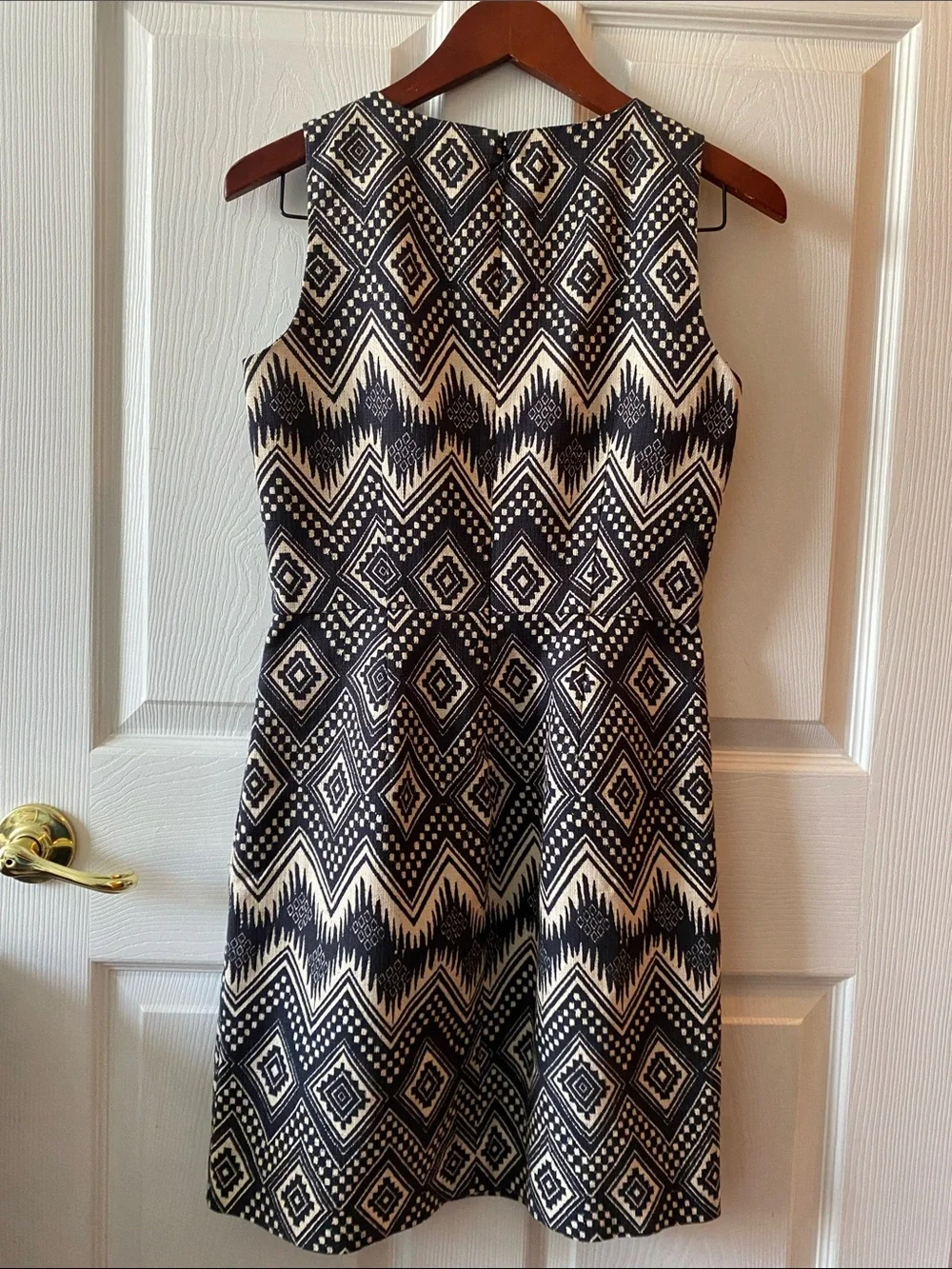 J. Crew Sleeveless Black and Cream Geometric Chevron Sheath Dress Size 0